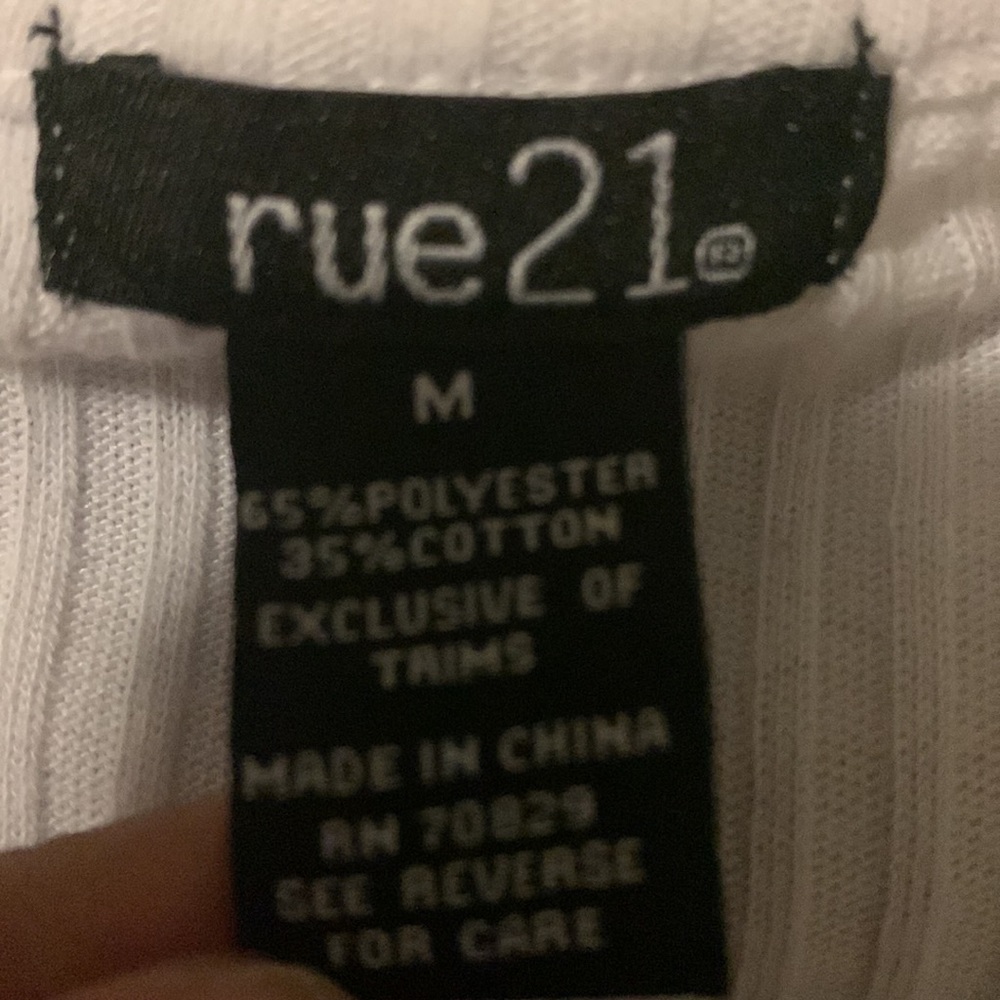 White Rue21 Top Size M - Picture 2 of 2